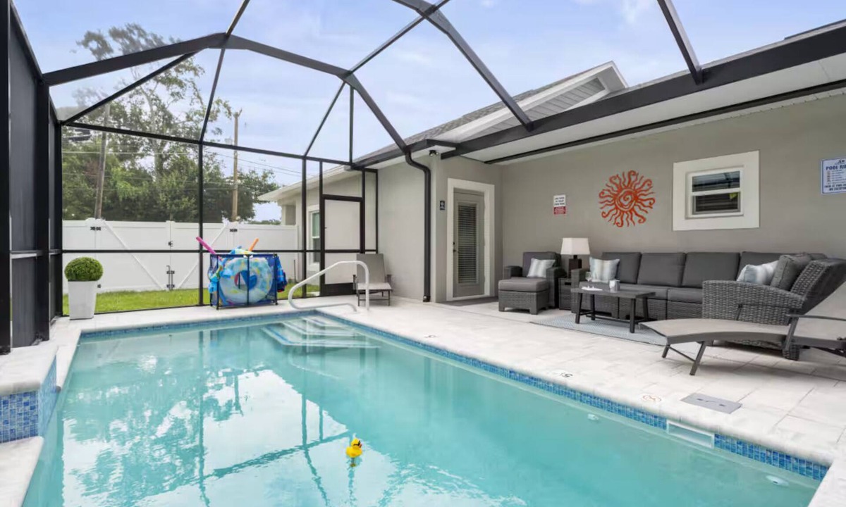 Ybor City House | Charming 3-bedroom house with Pool in sunny Tampa