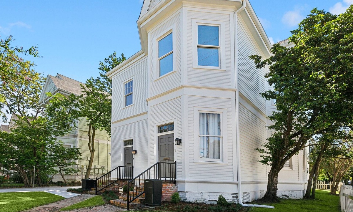 Touro Condo | Charming 3-bedroom condo 700 ft from St. Charles Streetcar in Uptown New Orleans