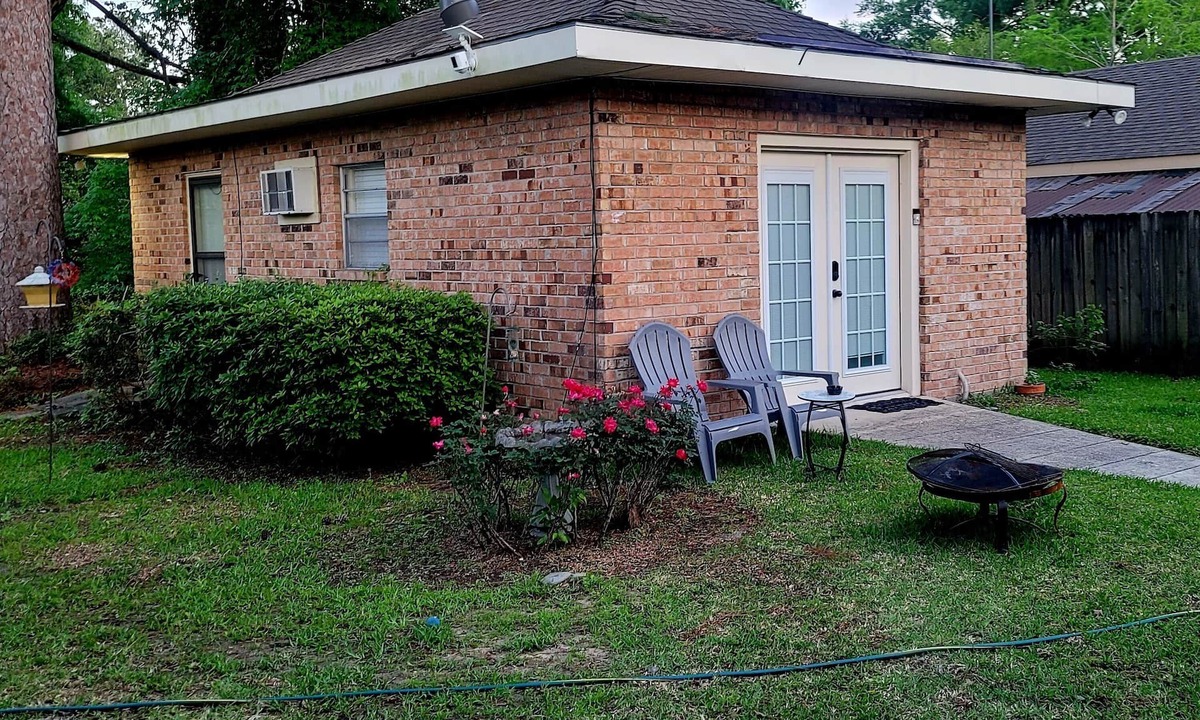 Hammond House | Charming cottage in marvelous Hammond with AC, WiFi