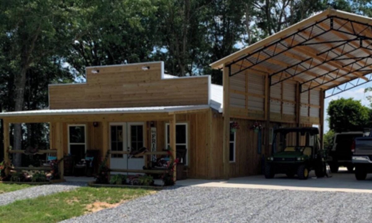 Brantley House | Charming farmhouse in delightful Brantley with AC