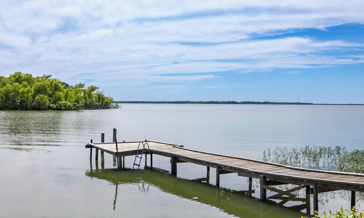 East Tawakoni House | Charming Lake Tawakoni Water Front Private Fishing Dock Boat Dock Fire Pit Kayak
