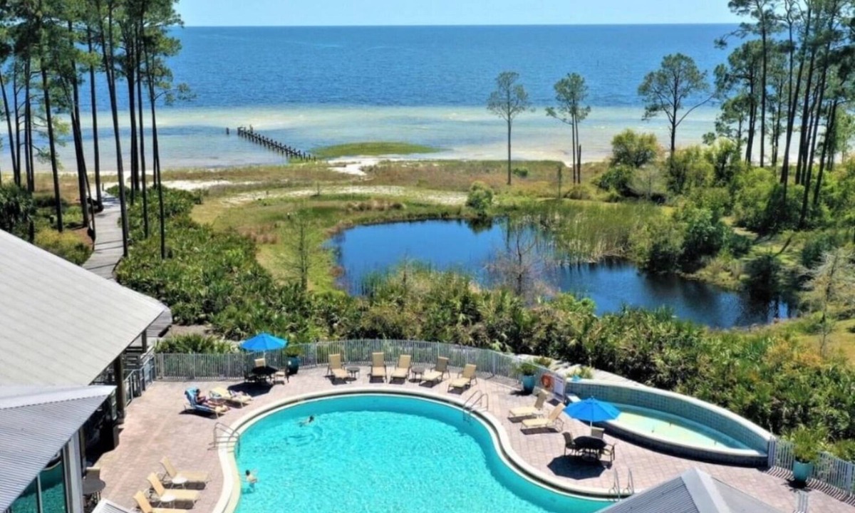 Panacea House | Charming old florida St Teresa beach private secluded pool arcade bikes 2024 new