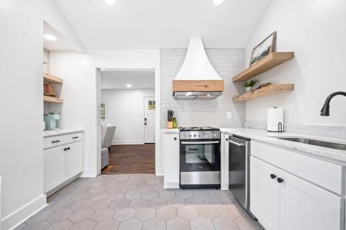 Lafayette House | Charming Saints Street Cottage