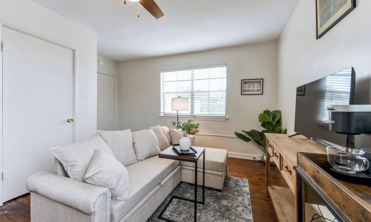 Baton Rouge Apartment | Charming Studio In Historic Spanish Town District Downtown Near State Capitol
