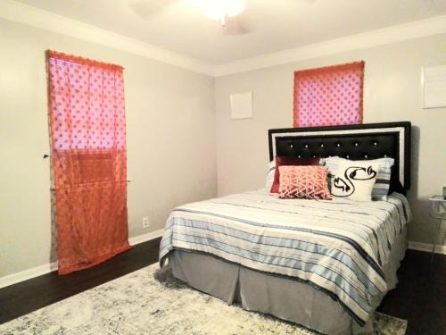 Behrman House | Cheeful, 2bed x 1bath Brick House
