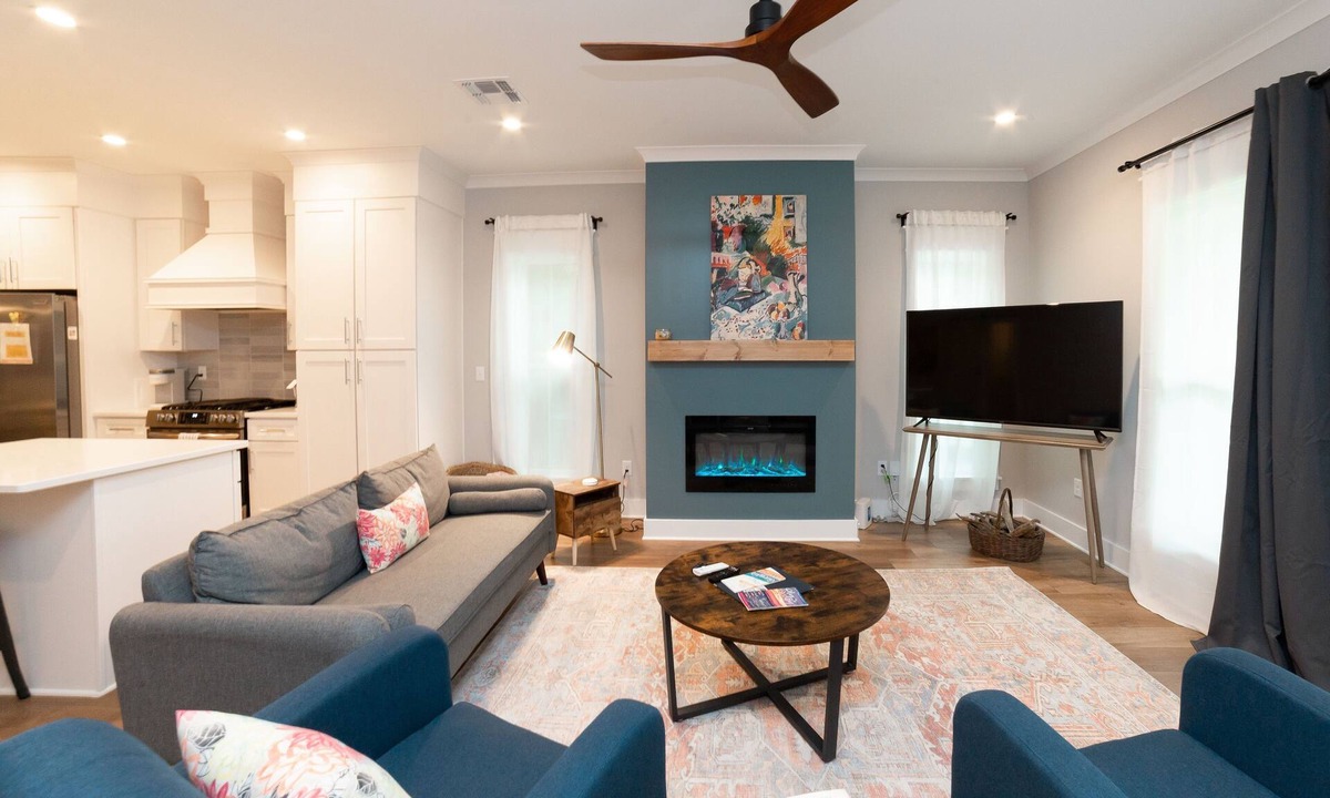Old Town House | Cheerful 4 Bedroom Home in Downtown Depot District