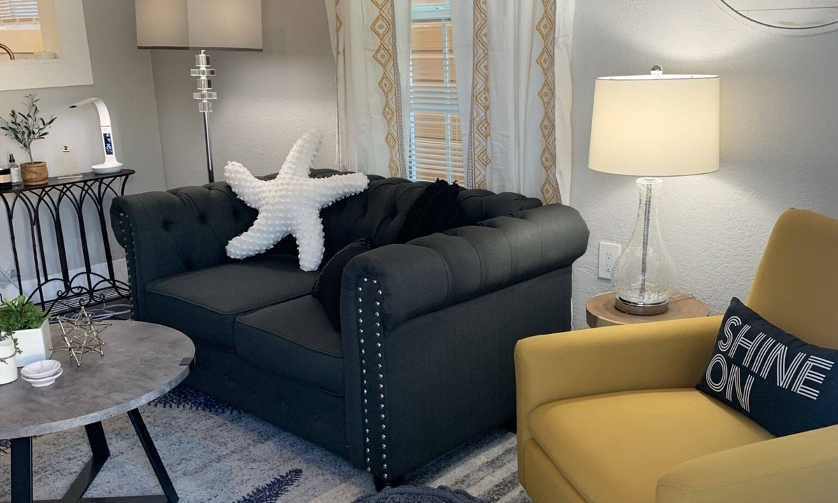 Galveston Cottage | Cheerful & Bright 2 Bdrm Cottage- 4 min. to Cruise Ports & half mile from beach