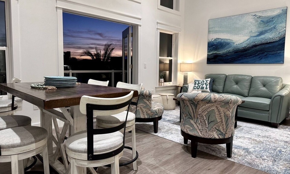 Fort Walton Beach Condo | Chic Coastal Retreat/Minutes to Beach/Dog Friendly!