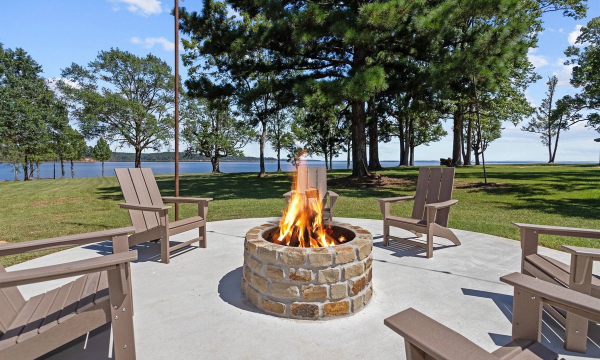 Broaddus House | Chic Lakefront Home | Majestic Views | Cowboy Pool | Outdoor Cinema | Water Toys
