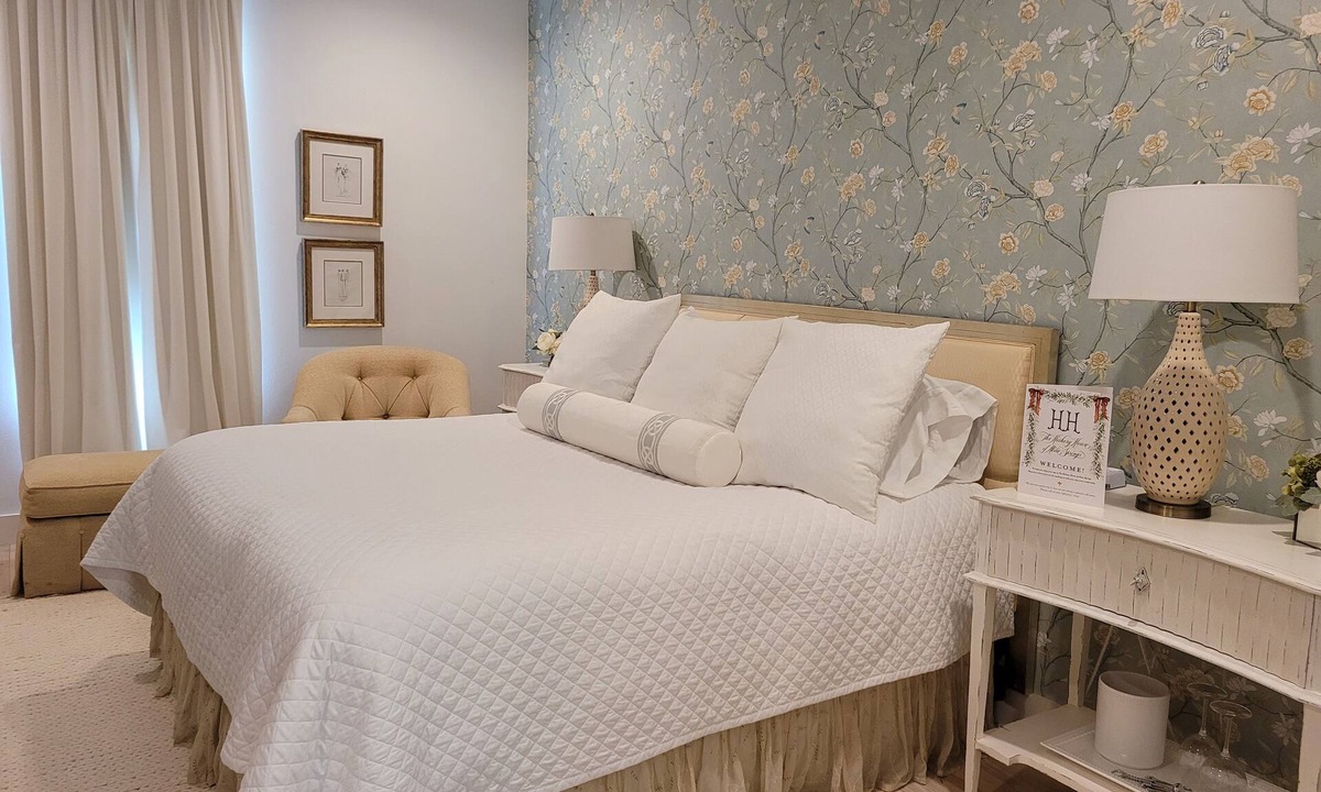 Abita Springs Hotel | Chic luxury suite with Wi-Fi, AC in charming Abita Springs
