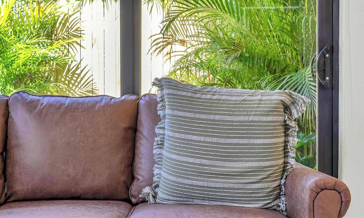 Beverly Heights Apartment | Chic Modern Studio with Queen Bed