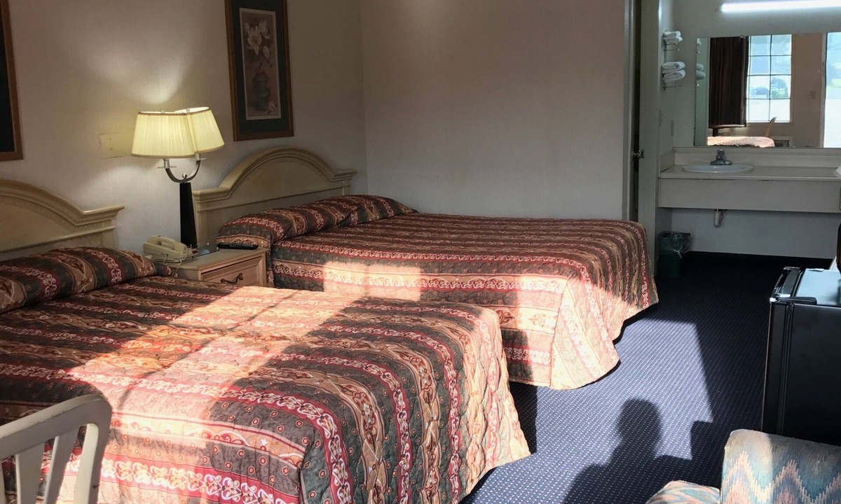 Waynesboro Hotel | Claridge Inn