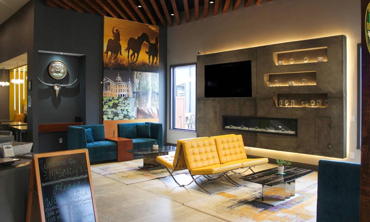 Marshall Hotel | Clarion Pointe Marshall