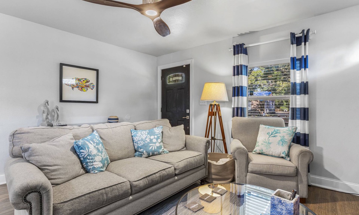 Gulfport Cottage | Classic Cottage just mins to the Beach and Downtown!