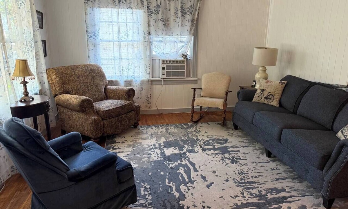 Pineland House | Clean and comfortable home near downtown Pineland.