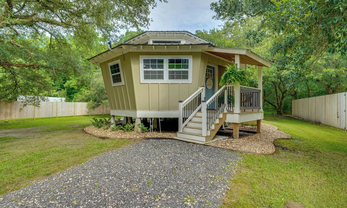 Lafayette Cabin | Close to Lake Martin! Secluded Couple’s Yurt