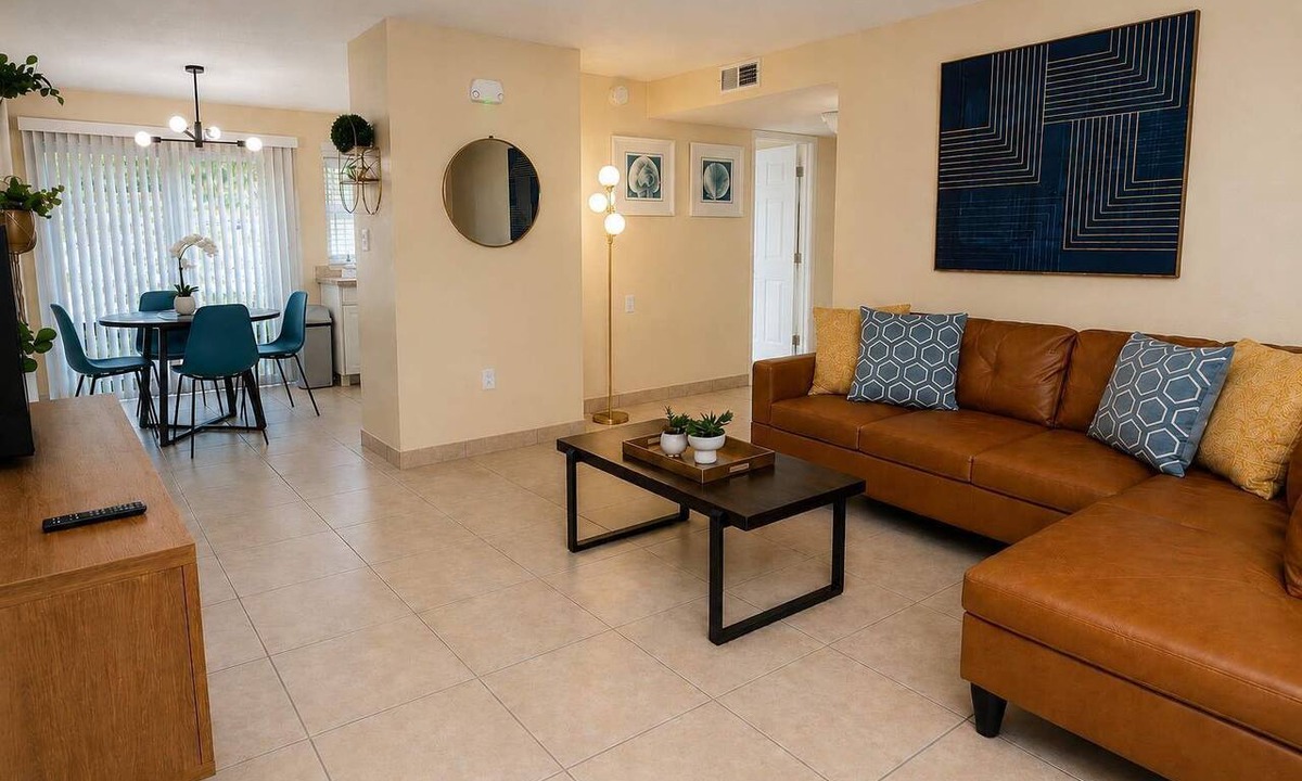 Indian Harbour Beach Apartment | Close to the beach! Pool, gym, BBQ, *no pet fee*, LCO @ 6 pm!