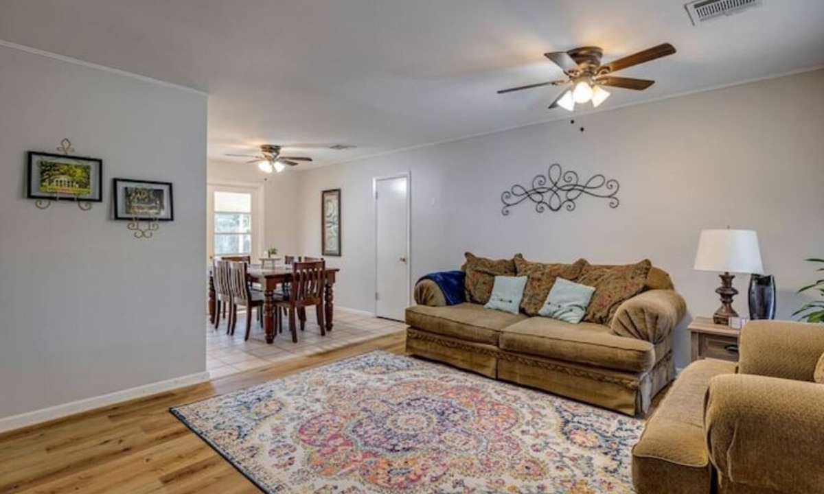 Monroe House | Close to ULM & Meta, Pet Friendly, Fiber Internet, Carport!