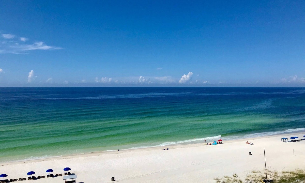 Holiday Beach Condo | Coastal Chic Gulf Front Condo! End Unit PW 912