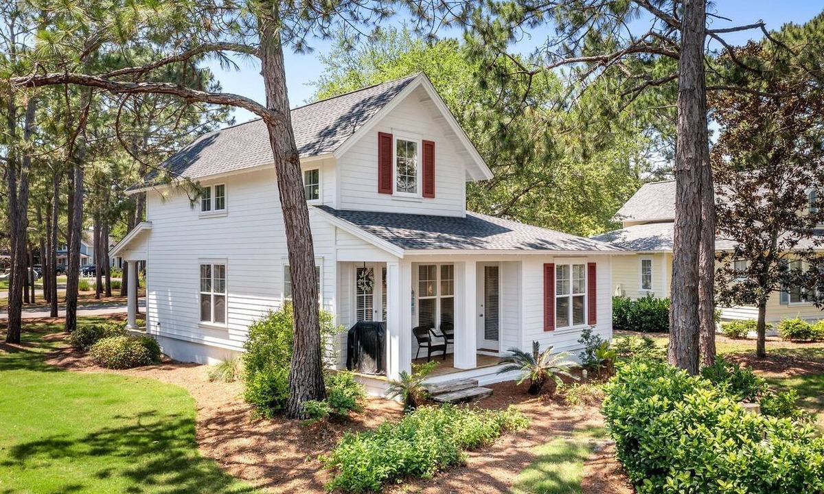 Laurel Grove House | Coastal Cottage in Sandestin Florida Resort Near Village Baytowne Wharf With Golf Cart Included