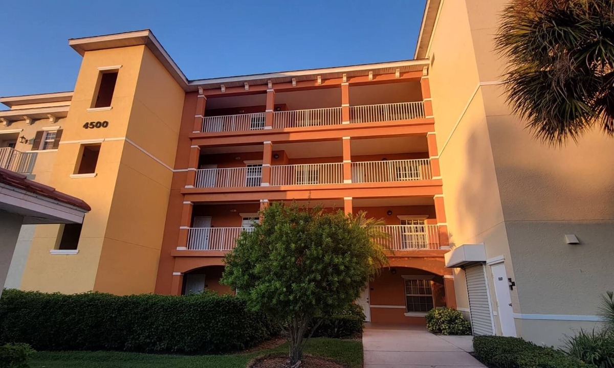 East Naples Condo | Coastal Cozy 3-bedroom condo minutes from downtown Naples and beaches