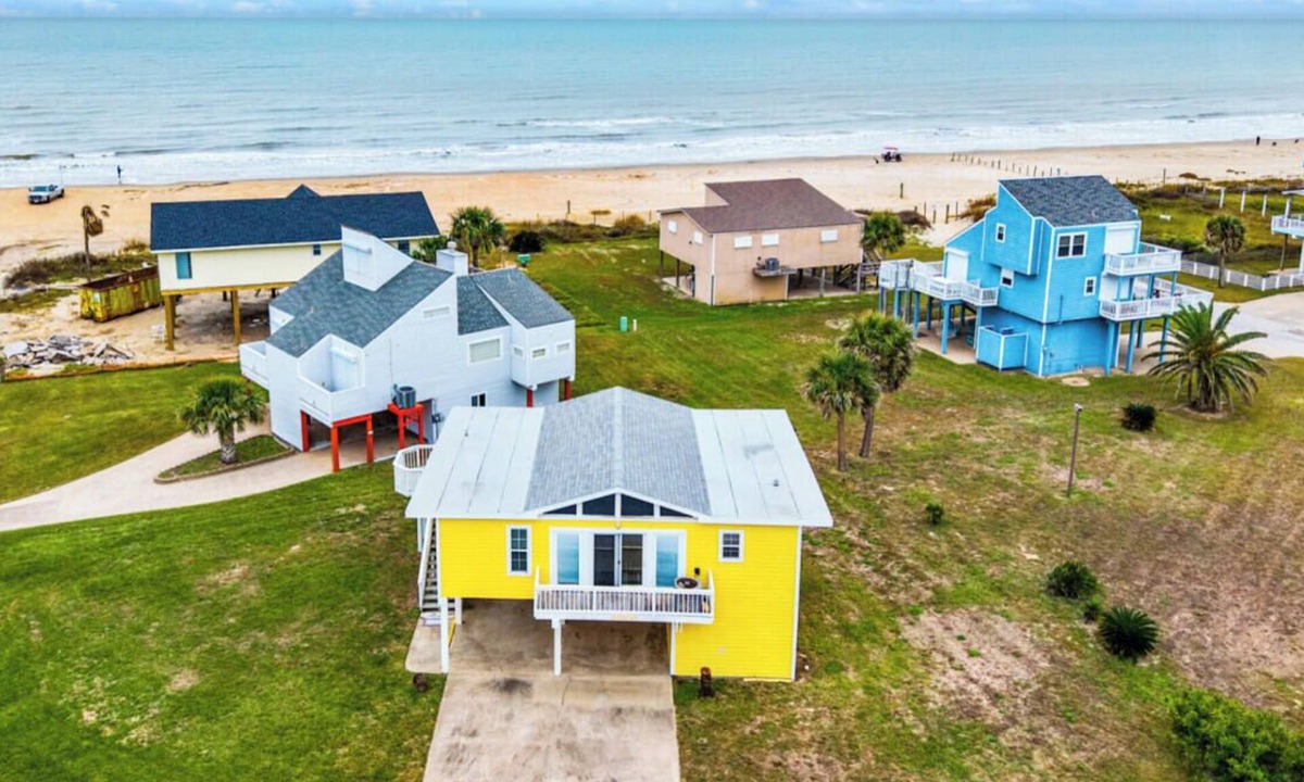 Jamaica Beach House | Coastal/Cozy- Steps to the sand and sea