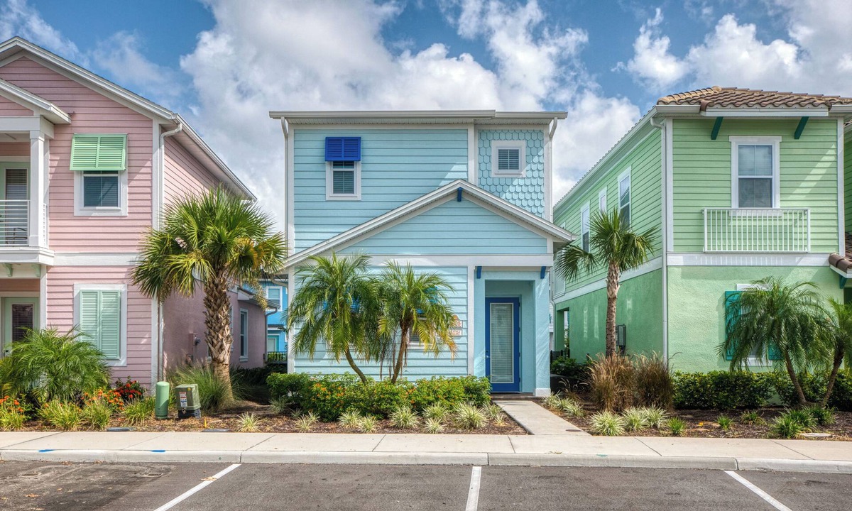 West Kissimmee Cottage | Cocktails & Dreams Cottage with Private Pool near Disney with Margaritaville.