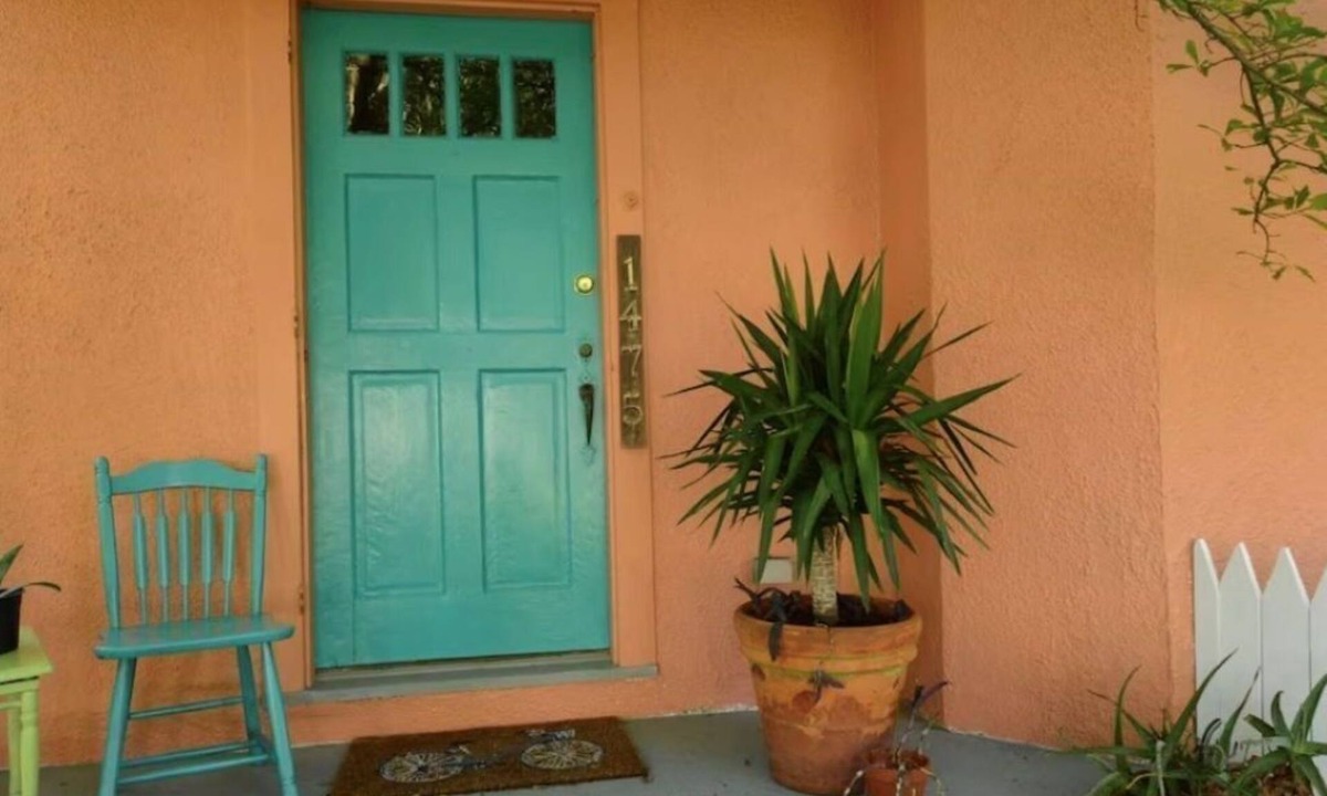 Mid City South House | Colorful 2BR/1B close to LSU w/pool