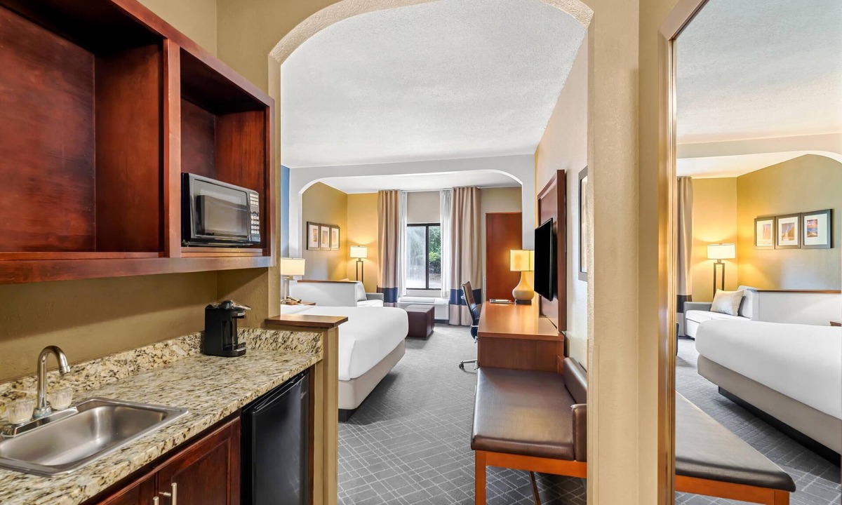 Daphne Hotel | Comfort Suites Daphne - Mobile East Bay