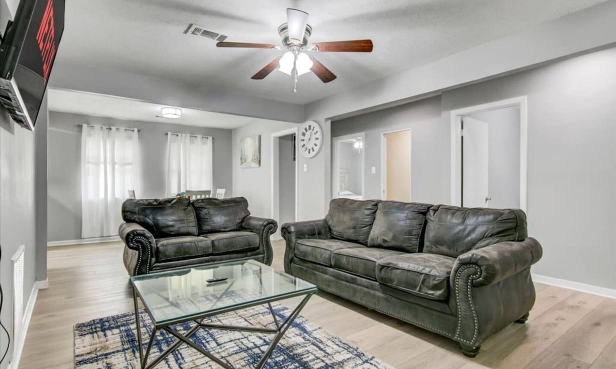 Bridge City House | Comfy 3 bedroom home w/fenced yard