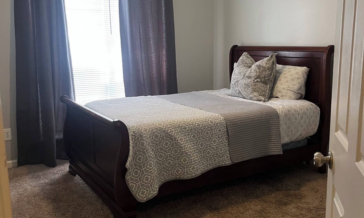 Flowood House | Commonwealth on the Rez 3-bedroom house in Brandon, MS. Peaceful and Quiet.