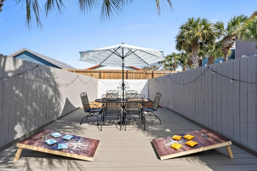 Biltmore Beach House | Compass Cottage