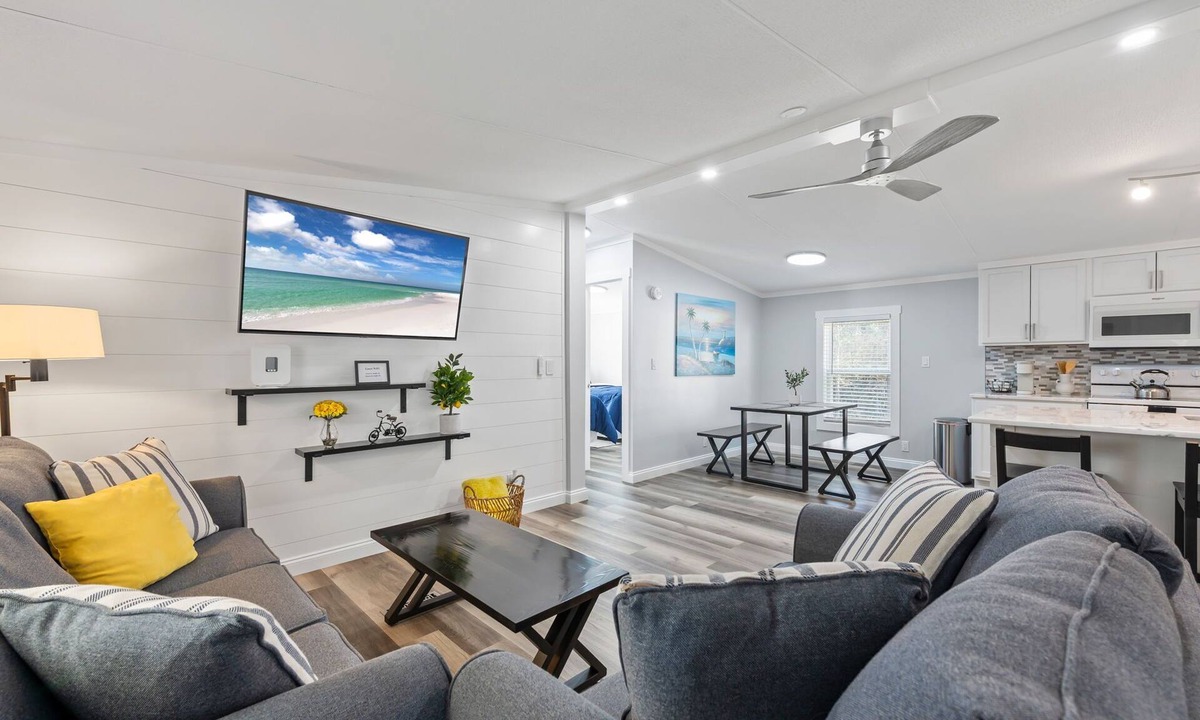Mary Esther House | Completely remodeled 3BR/2BA,PET friendly,5min from Hurlburt Field,fully fenced