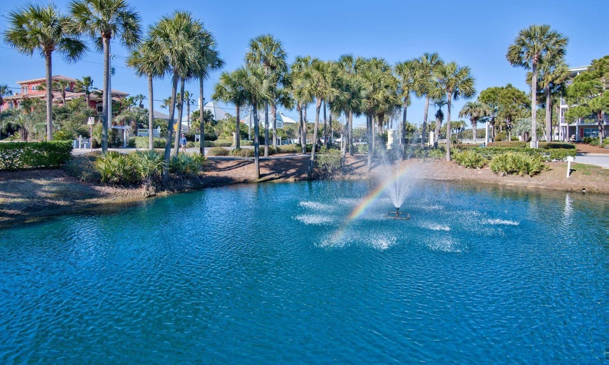 Gulf Place Condo | Condo Directly Across from the Beach! 2 Adult Bikes! Walk to Dining!