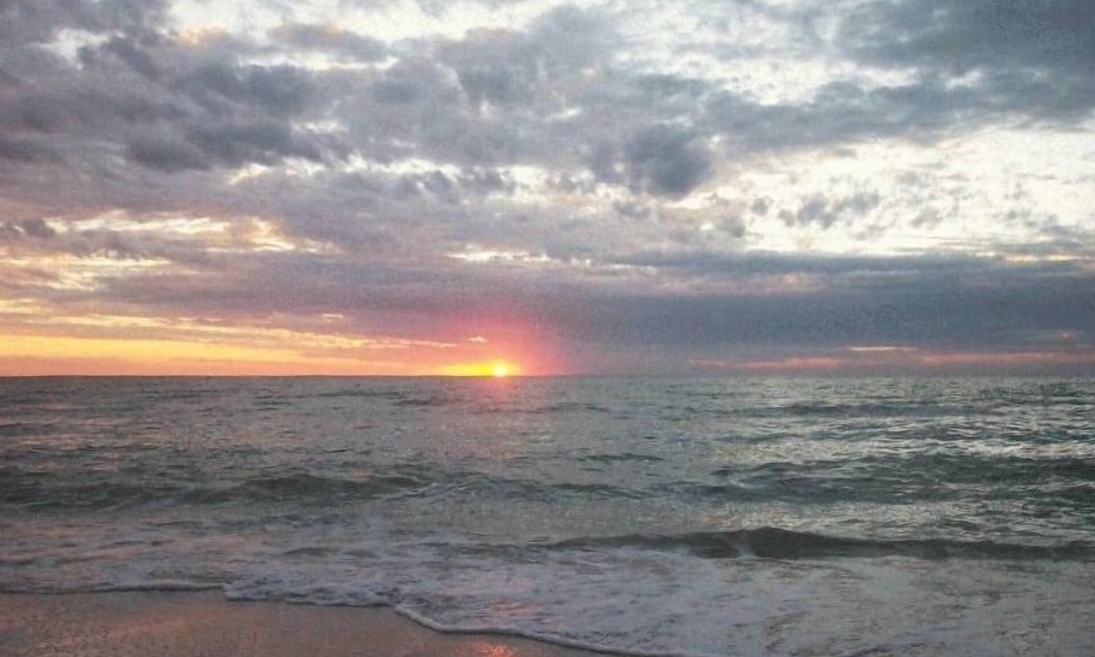 Vanderbilt Beach Condo | Condo - Steps Away from the White Sands of Vanderbilt Beach