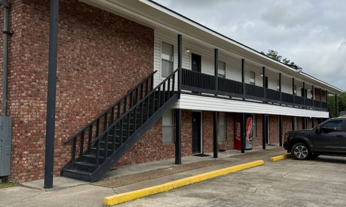 Sulphur Apartment | Contractors Apartment - 3 Bed Special