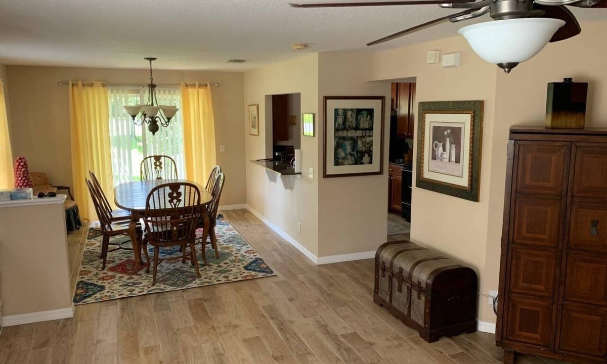 Westchase House | Convenient, beautiful 3 bedroom townhome with a spacious open floorplan.