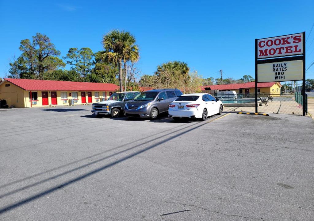 Panama City Beach Hotel | Cook's Motel- Panama City Beach