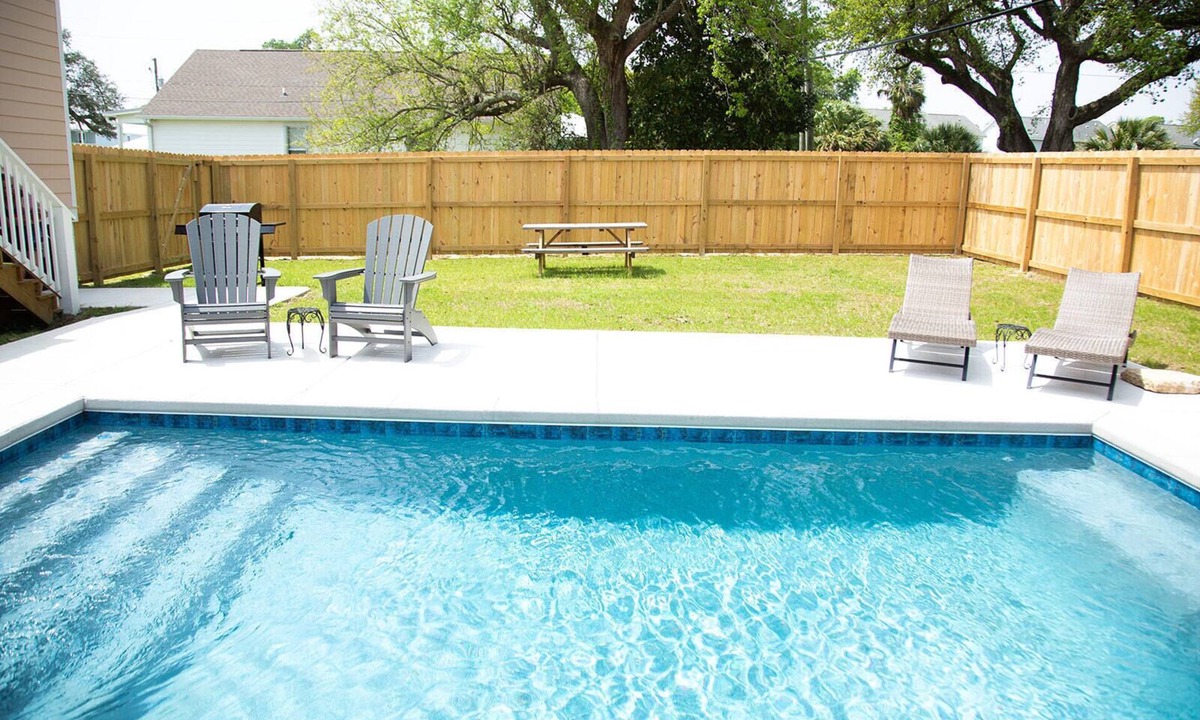 Gulfport House | Coral Cottage, new beach house w/heated pool