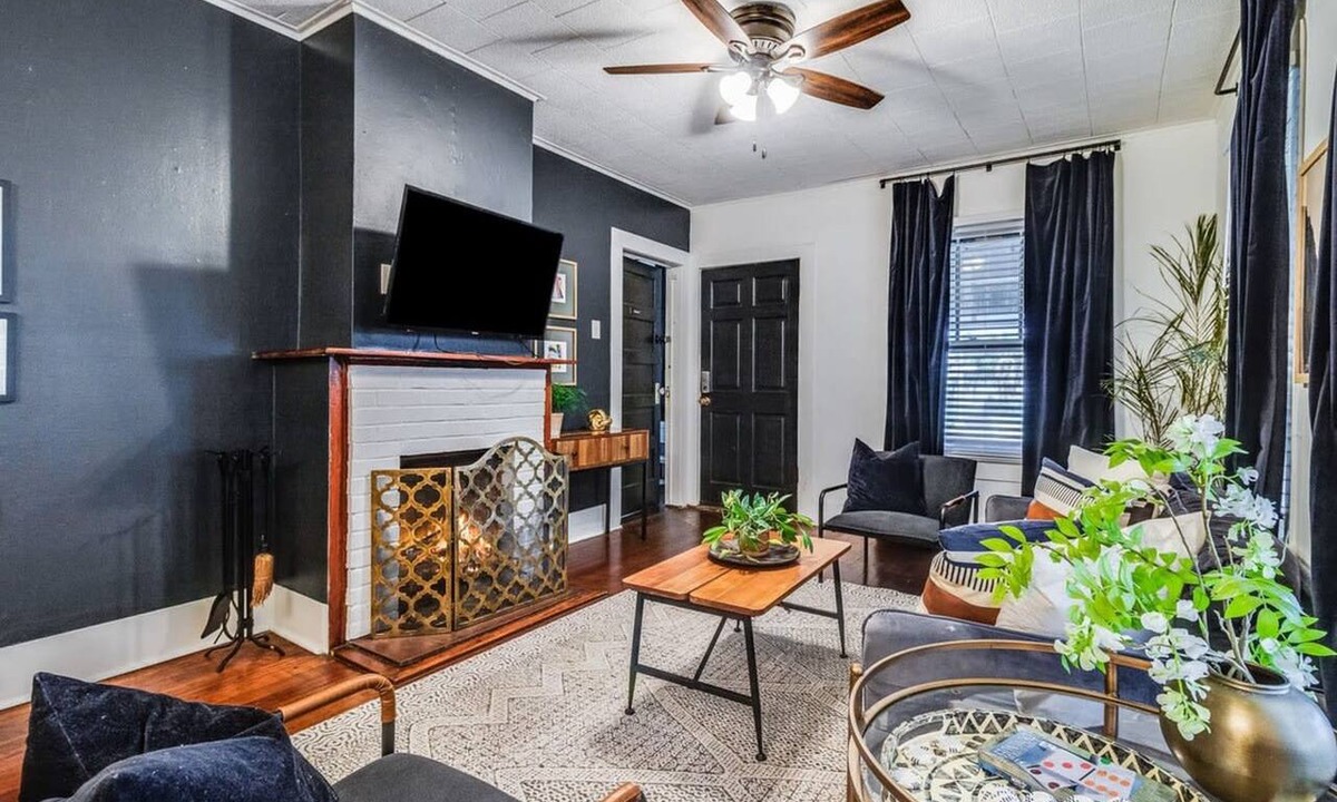 Freetown - Port Rico House | Corporate Comfort in Freetown - Port Rico Spacious Homes for Work Crews