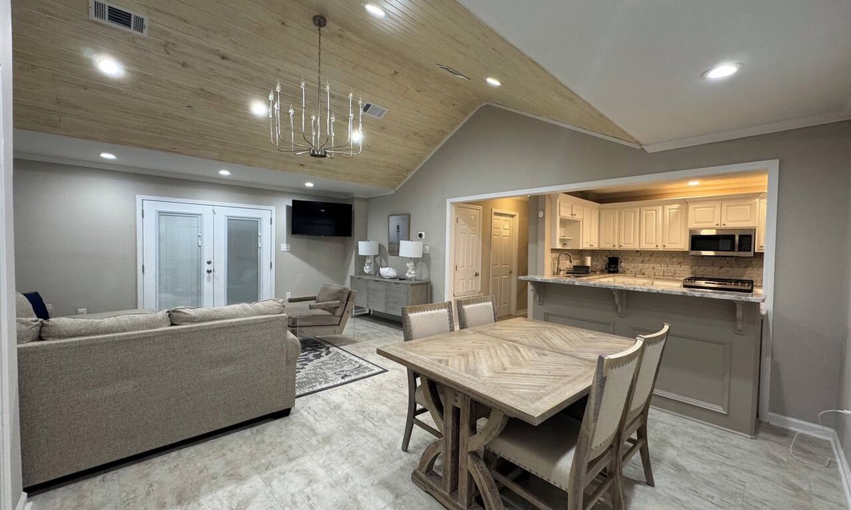 Gulfport House | Corporate Stay Villa 3-bedroom house with in Gulfport Newly Renovated