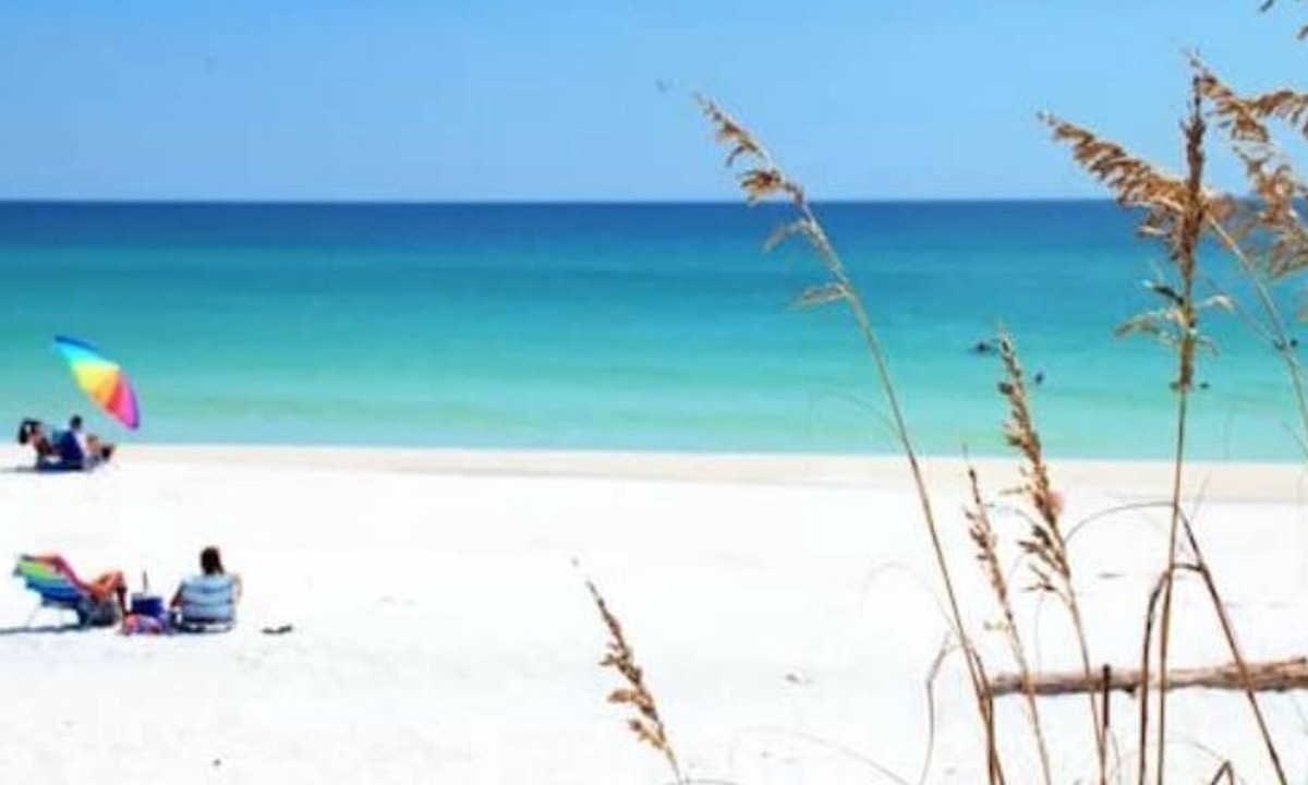 Fort Walton Beach House | Cottage by the Bay -boat parking!