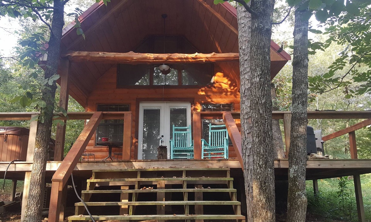 Smithville Cabin | Country Cabin quiet! And private. Horses welcome, other toys welcome.
