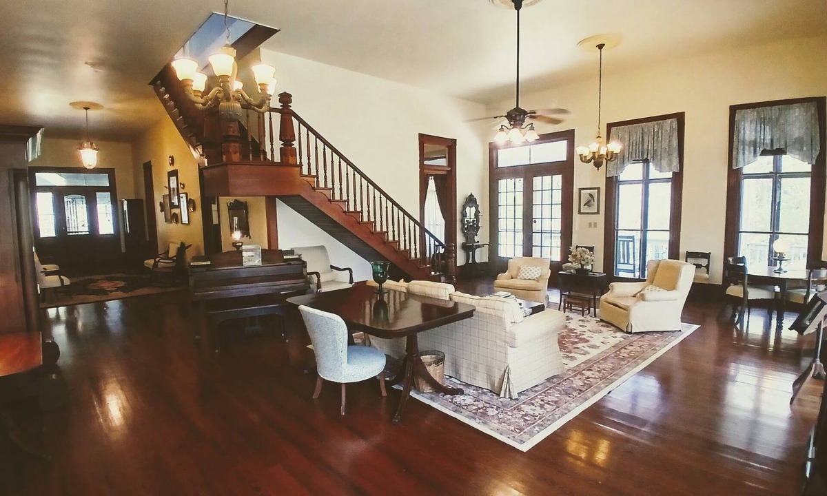 Franklin House | Country Estate on Bayou Teche Sleeps 12 Near Franklin