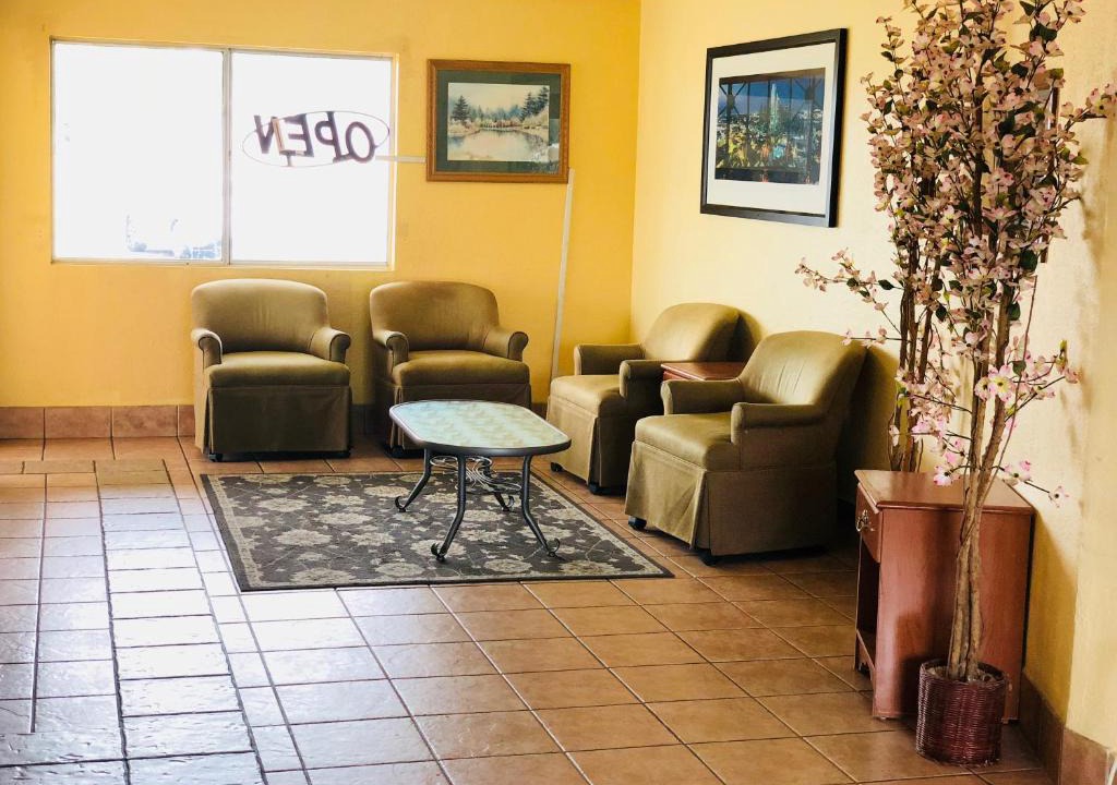Texarkana Hotel | Country Host Inn