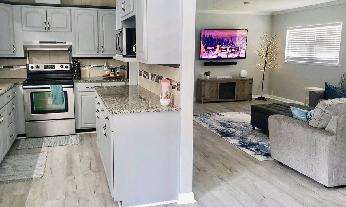Ebro House | Country Sunshine ~ Updated House w/Private Pool