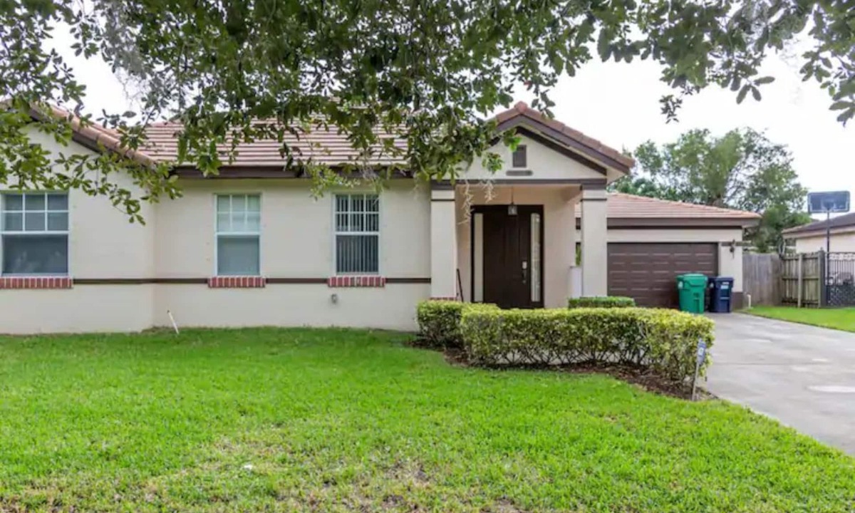 Ludlam House | Countryside Manor · Gateway to Keys & Everglades