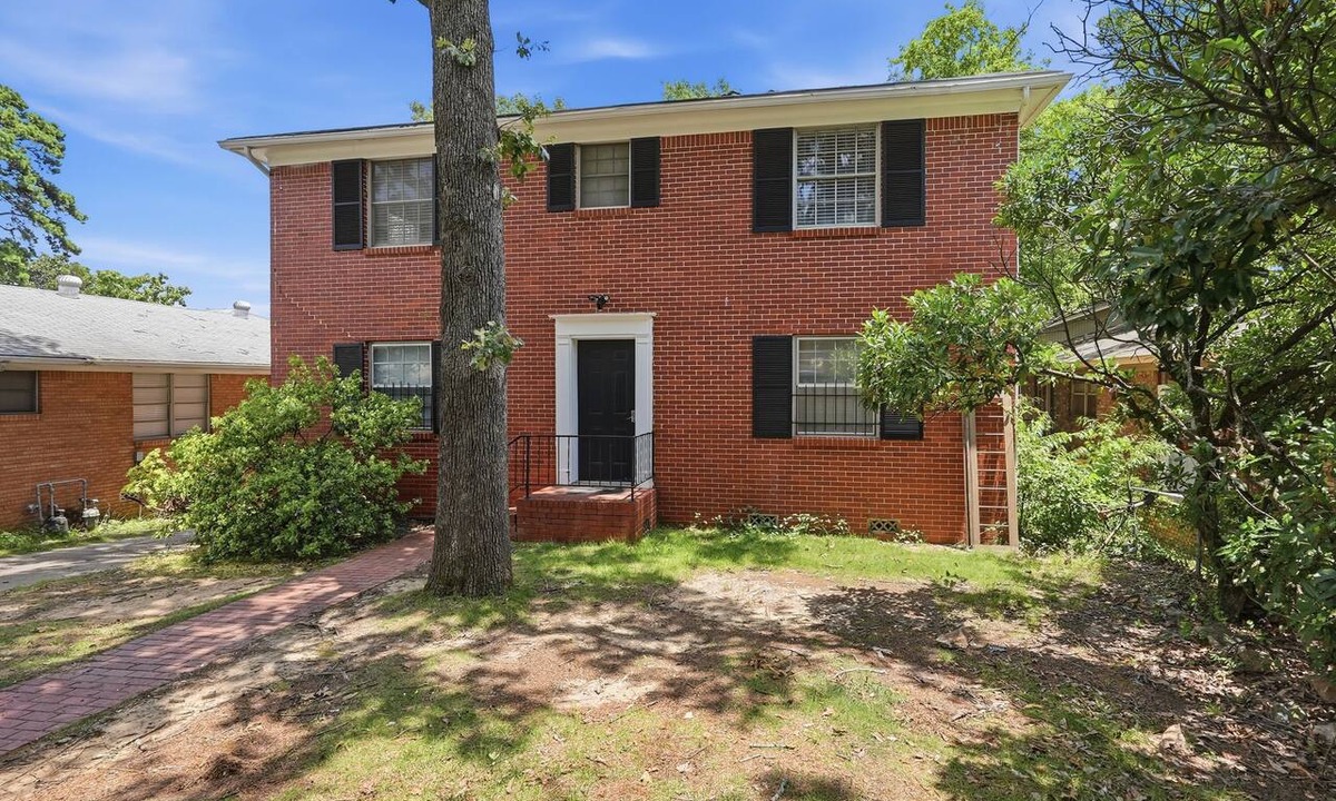 Hillcrest Apartment | Cozy 1-bedroom apartment in tranquil Little Rock with AC