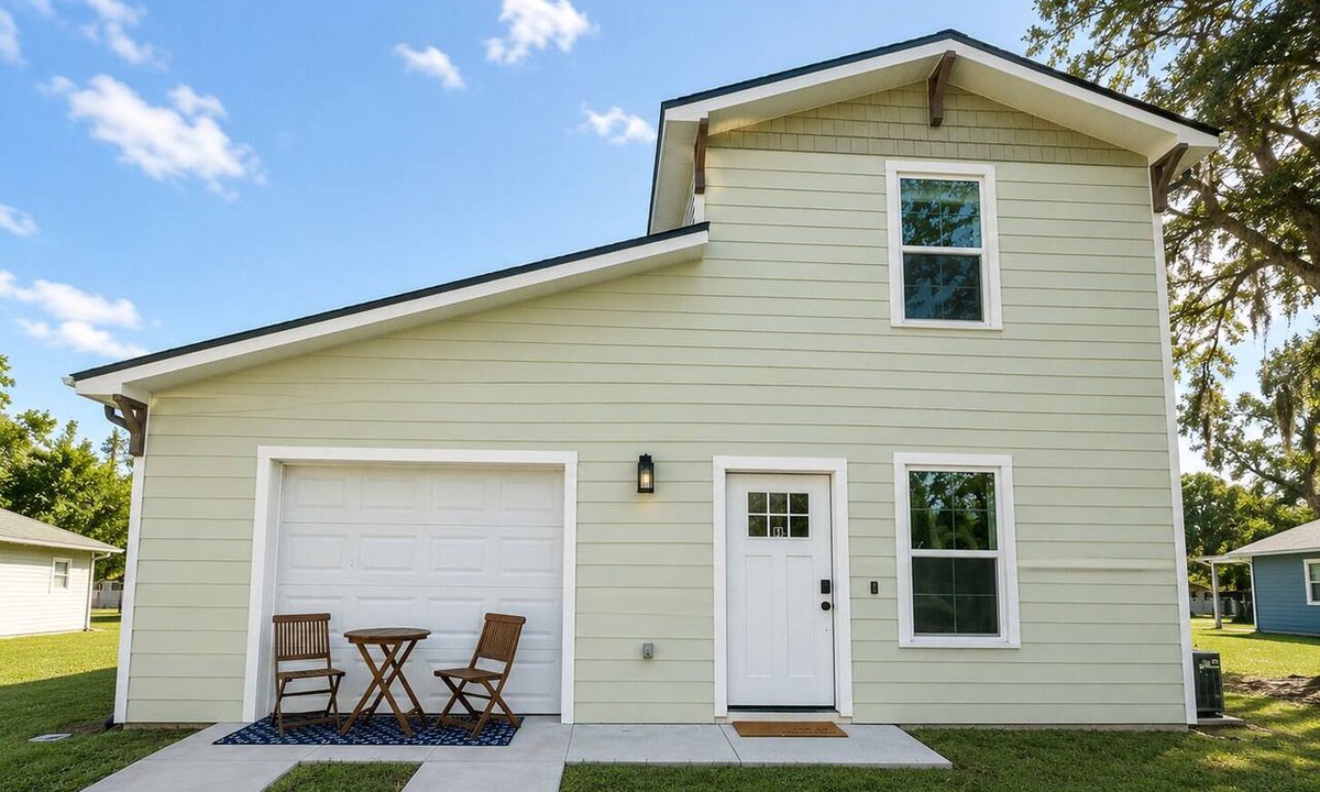 Tarpon Springs Cottage | Cozy 1 bedroom cottage, walk to famous Sponge Docks
