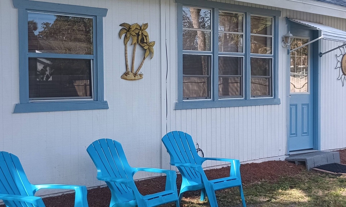 Harbor Oaks Cottage | Cozy 1-bedroom Cottage furnished with all utilities included